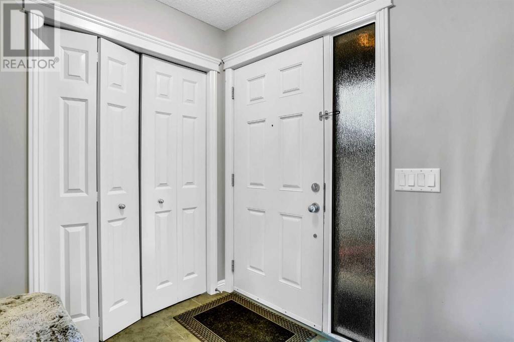 Property at 204 Everbrook Way SW image 3