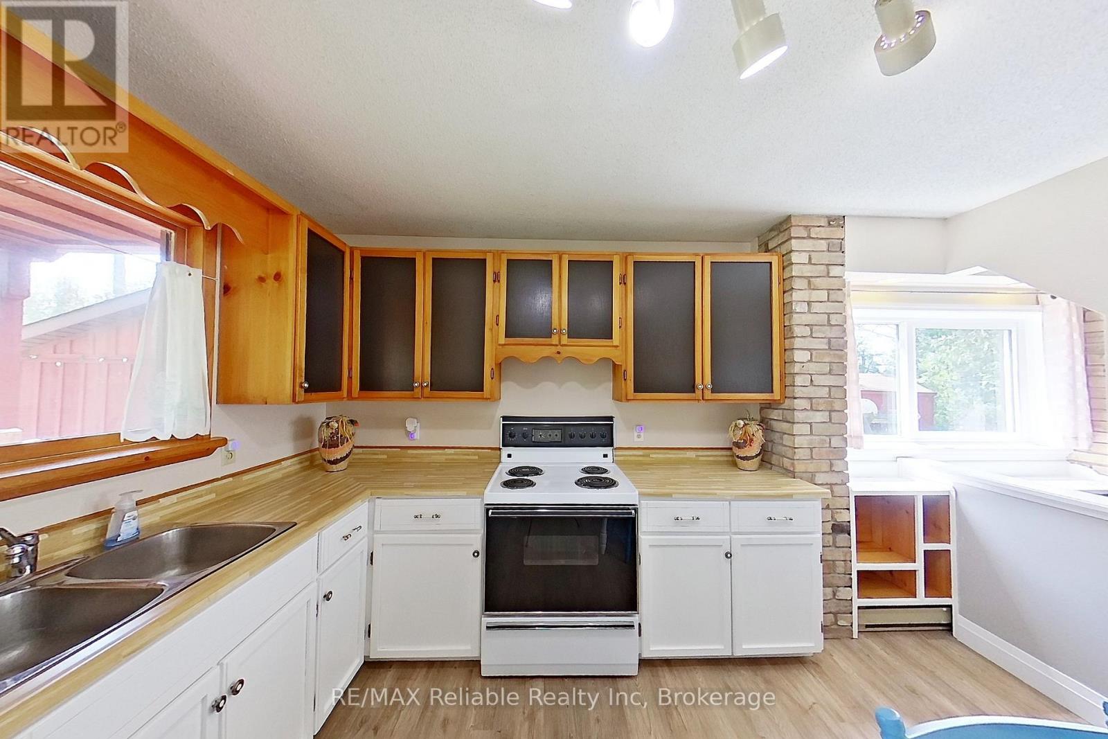 74431 Woodland Drive, Bluewater, Ontario  N0M 1G0 - Photo 10 - X12046158