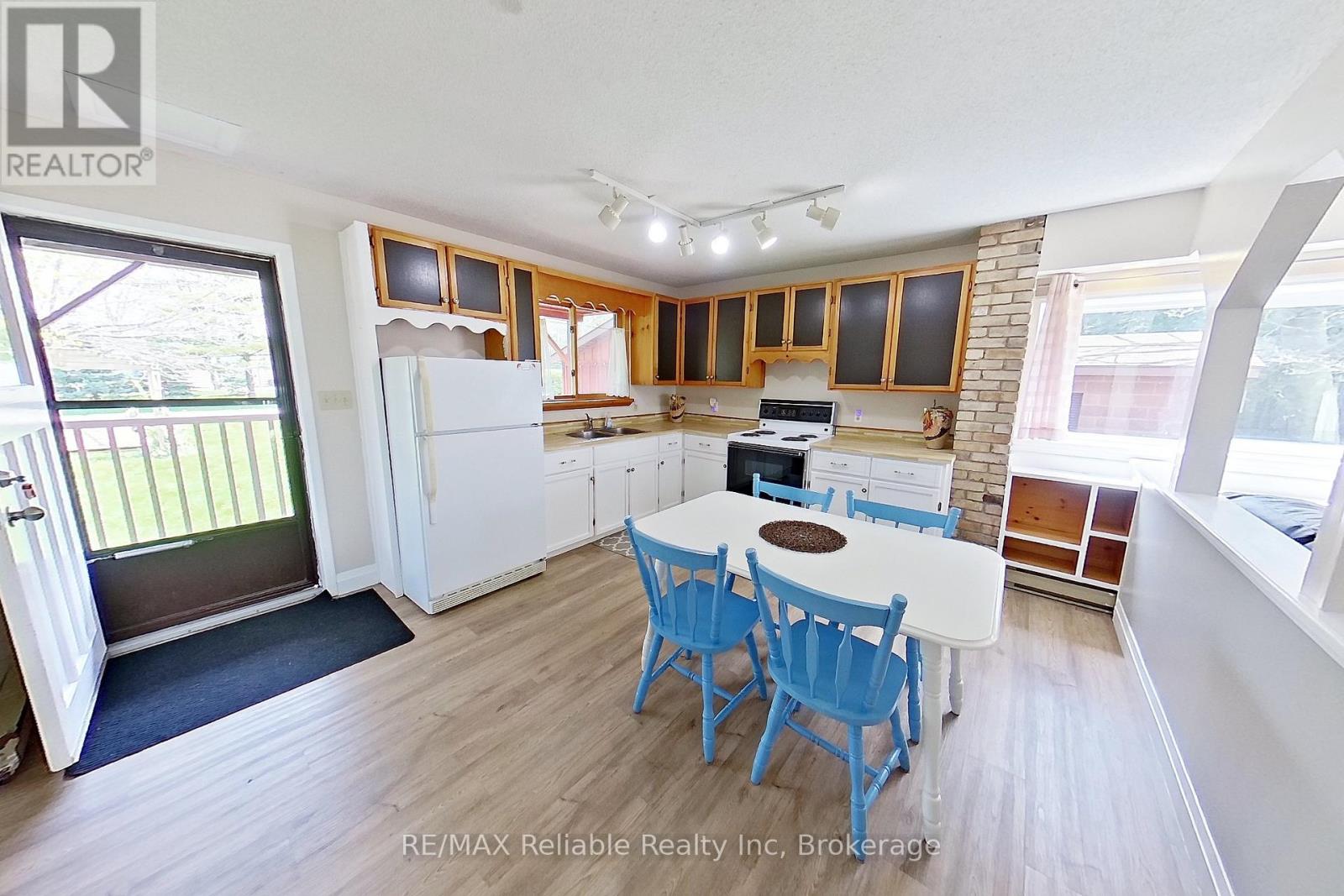 74431 Woodland Drive, Bluewater, Ontario  N0M 1G0 - Photo 12 - X12046158