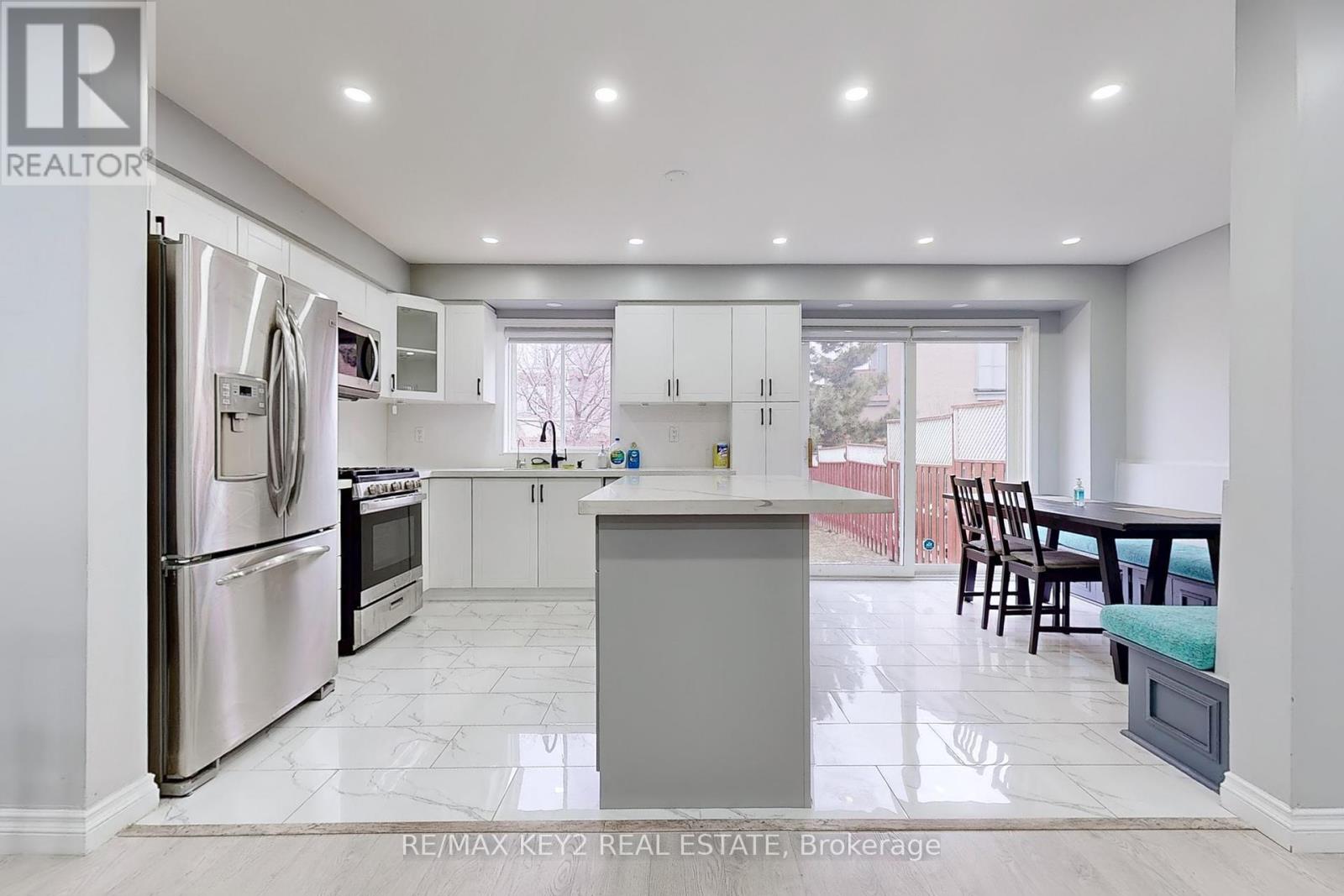 1609 Avonmore Square, Pickering, Ontario  L1V 7H4 - Photo 4 - E12046188