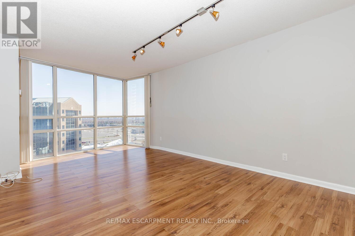 1002 - 50 Eglinton Avenue W, Mississauga, Ontario  L5R 3P5 - Photo 18 - W12046224