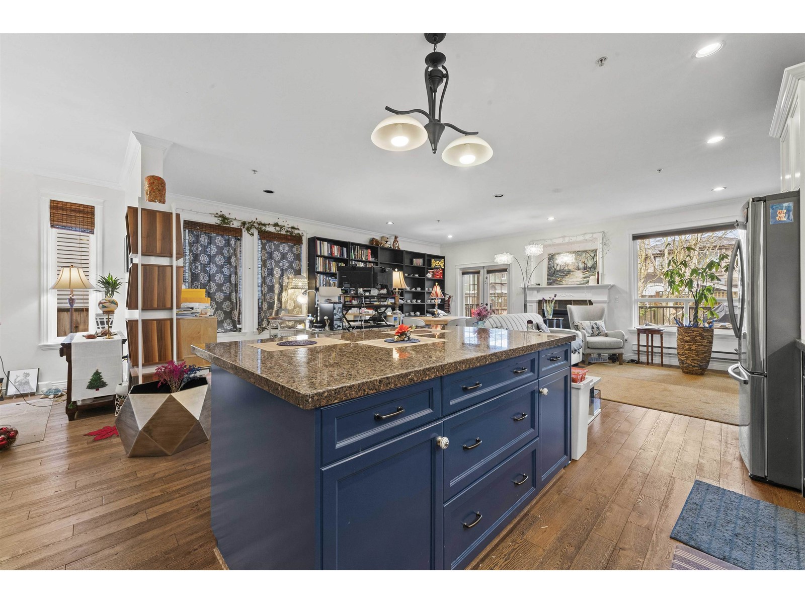 15544 Russell Avenue, White Rock, British Columbia  V4B 2R3 - Photo 6 - R2982857