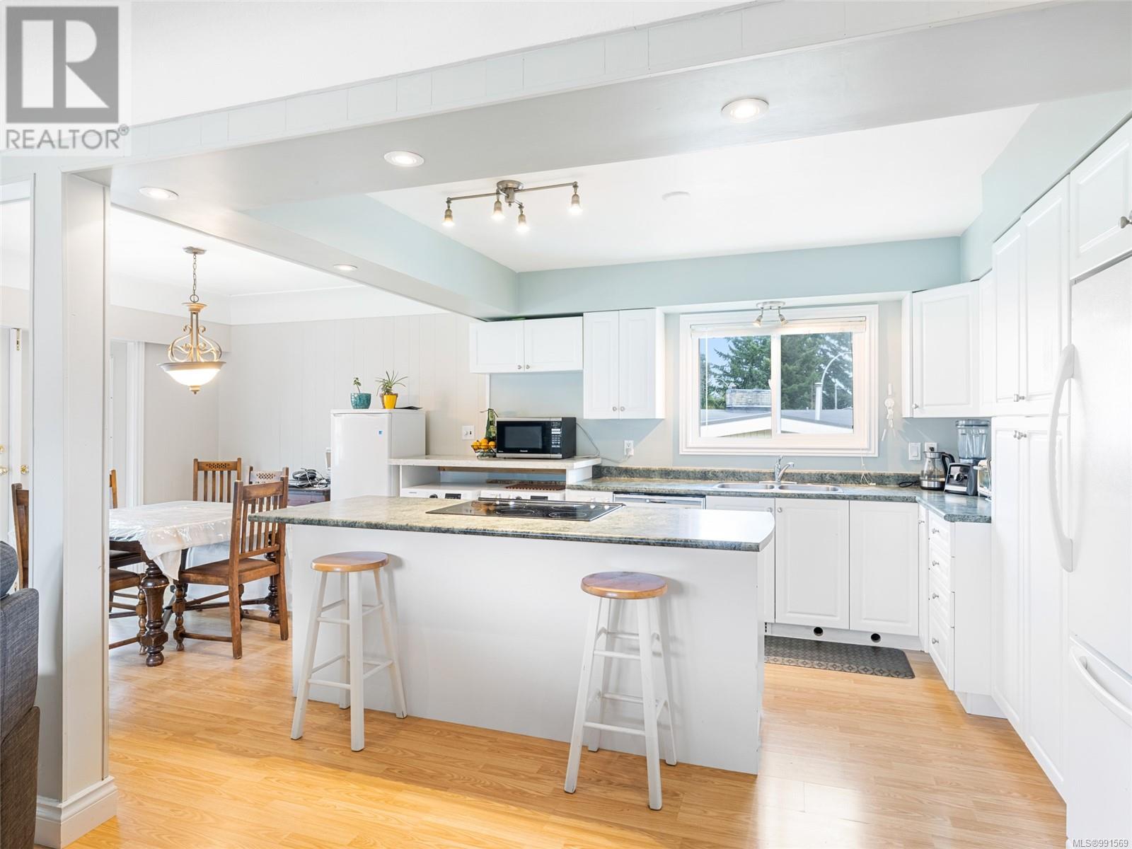 Property at 6080 Hammond Bay Rd image 3