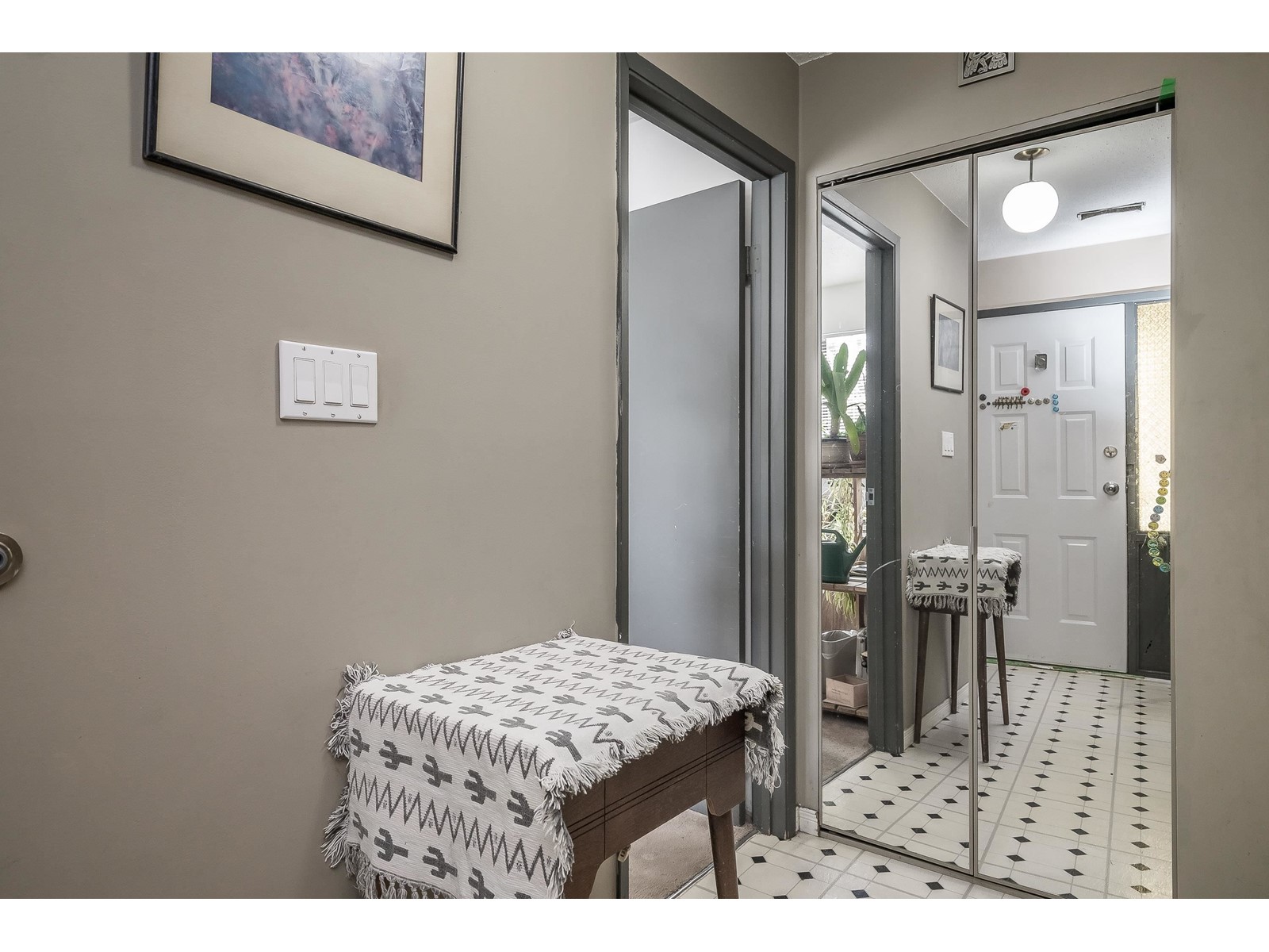 Property at 20187 53 AVENUE image 3
