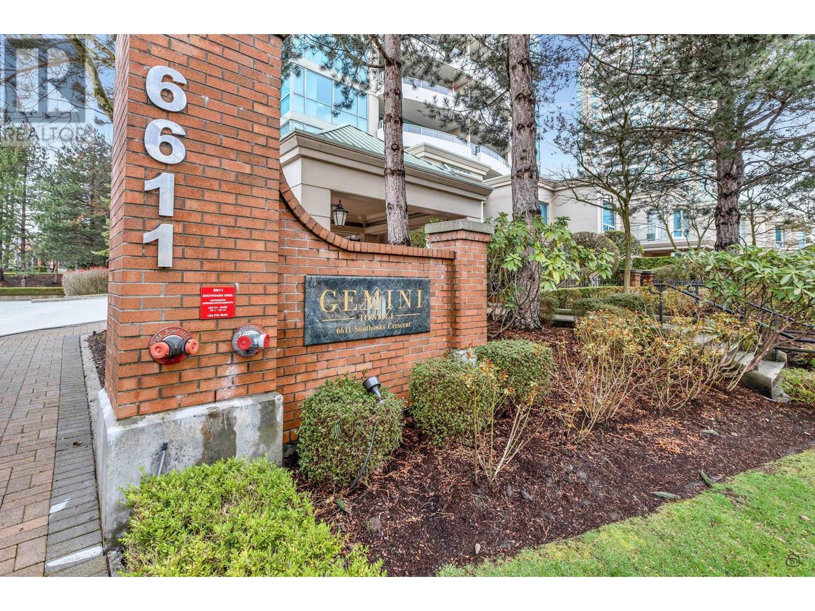 207 6611 Southoaks Crescent, Burnaby, British Columbia  V5E 4L5 - Photo 2 - R2982865