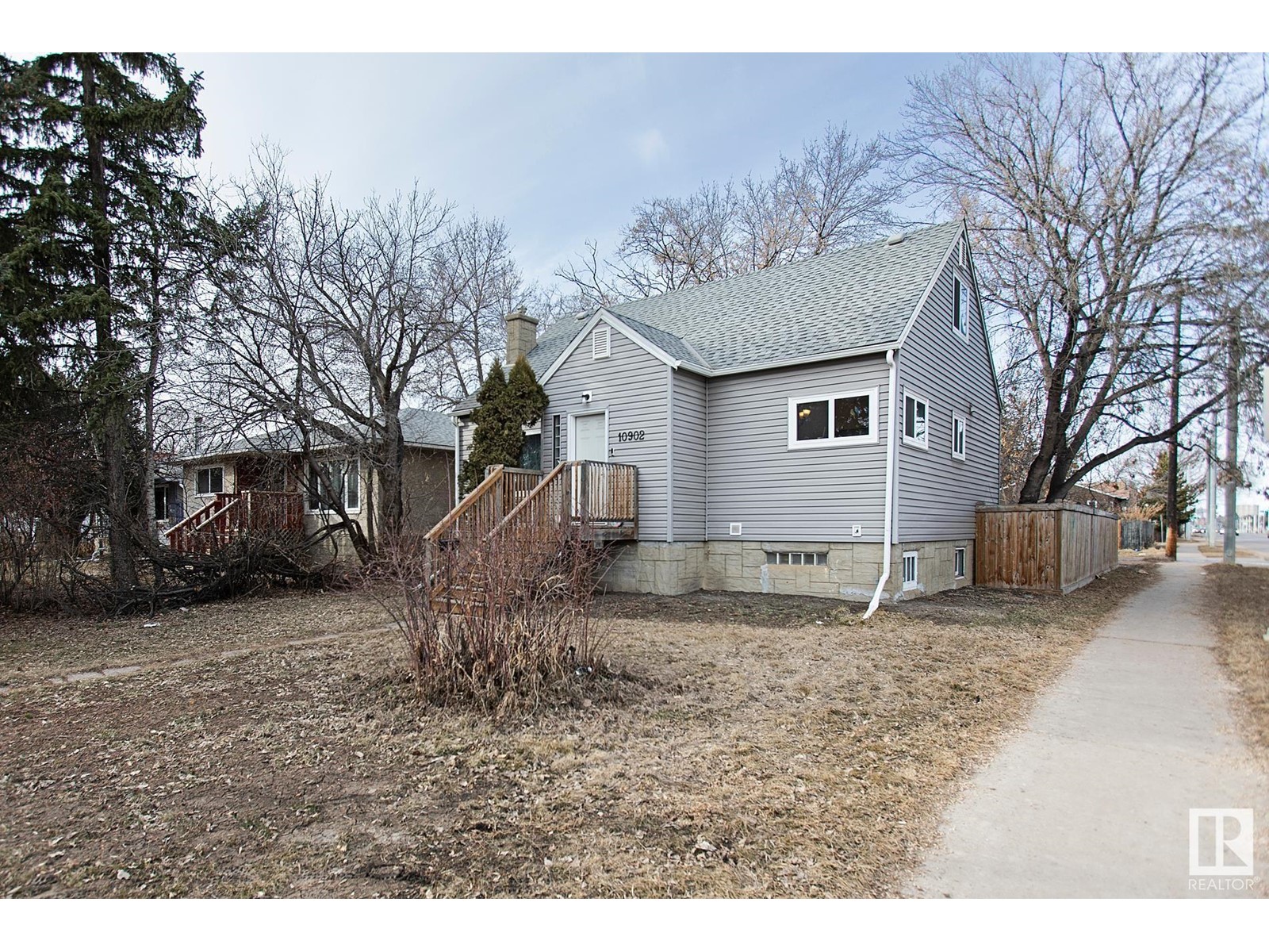 Property at 10902 65 AV NW image 3