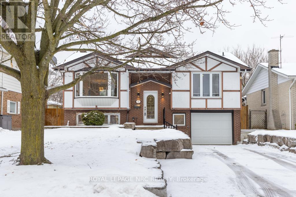 Property at 7 LAKEBREEZE CRESCENT image 4