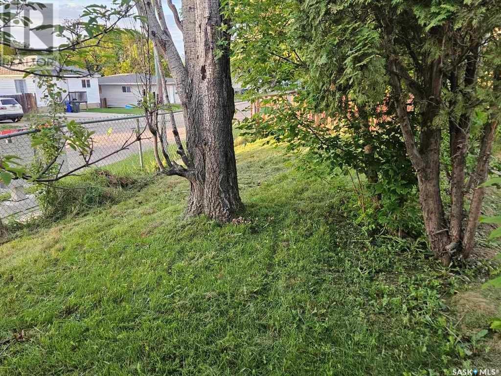 1147 14th Street W, Prince Albert, Saskatchewan  S6V 3M7 - Photo 2 - SK999932