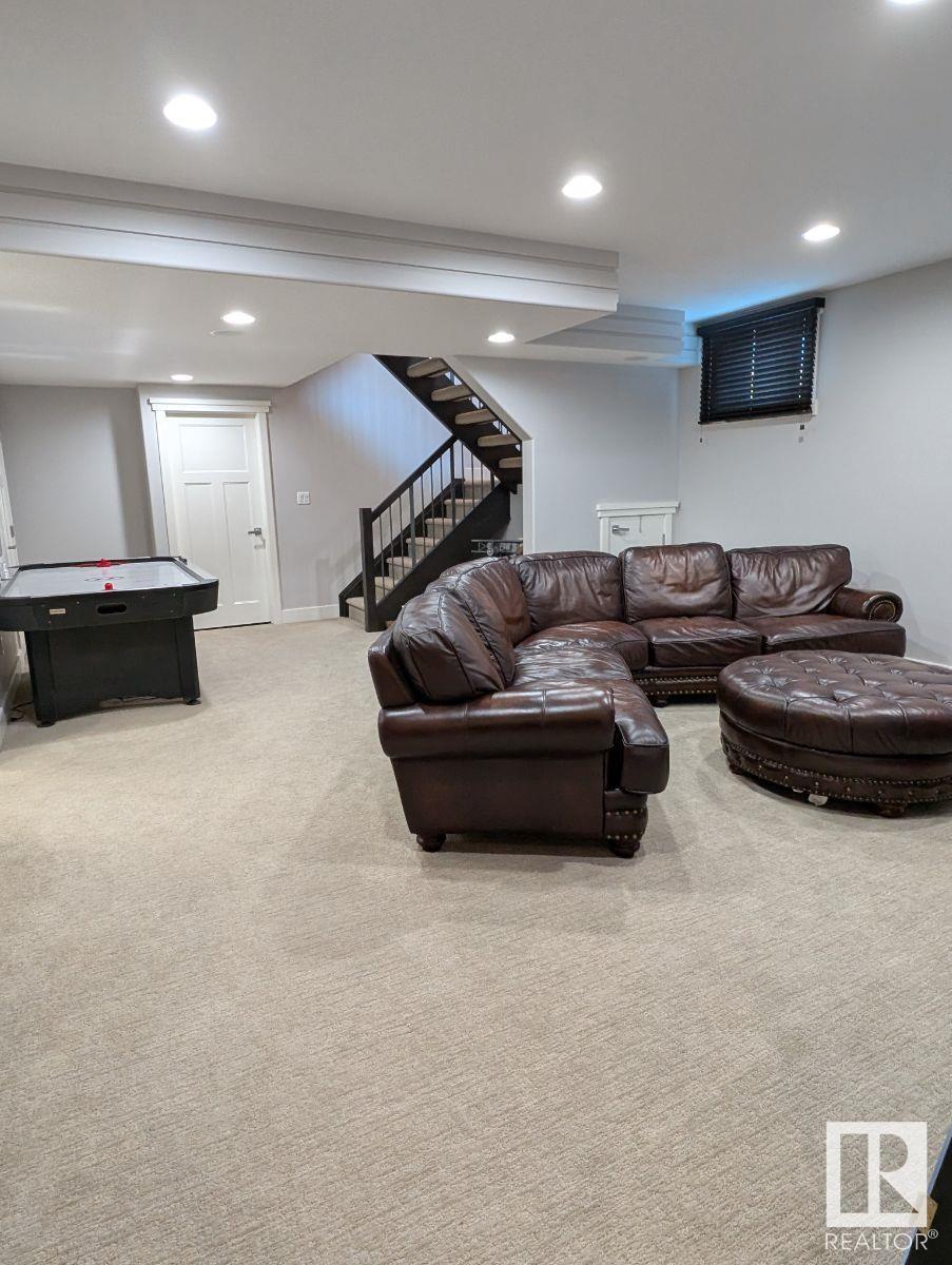 Property at 1 WESTLIN DR image 4