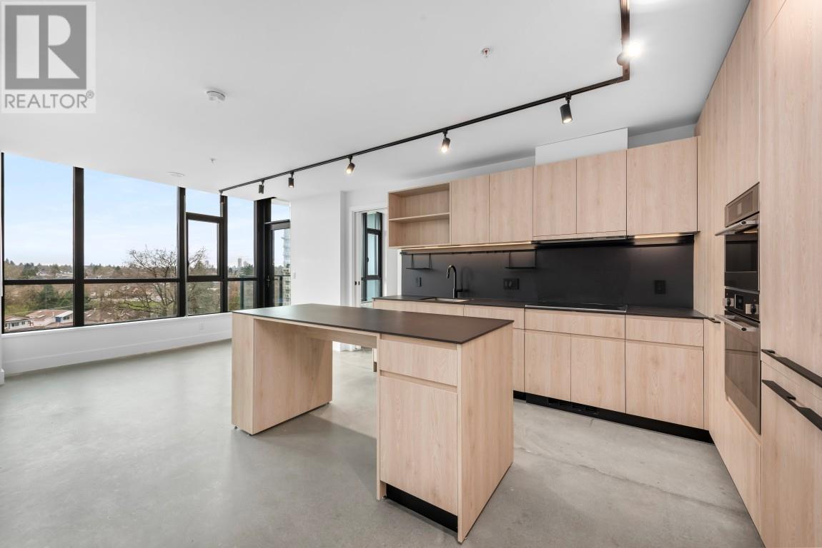 607 3996 DUMFRIES STREET, vancouver, British Columbia