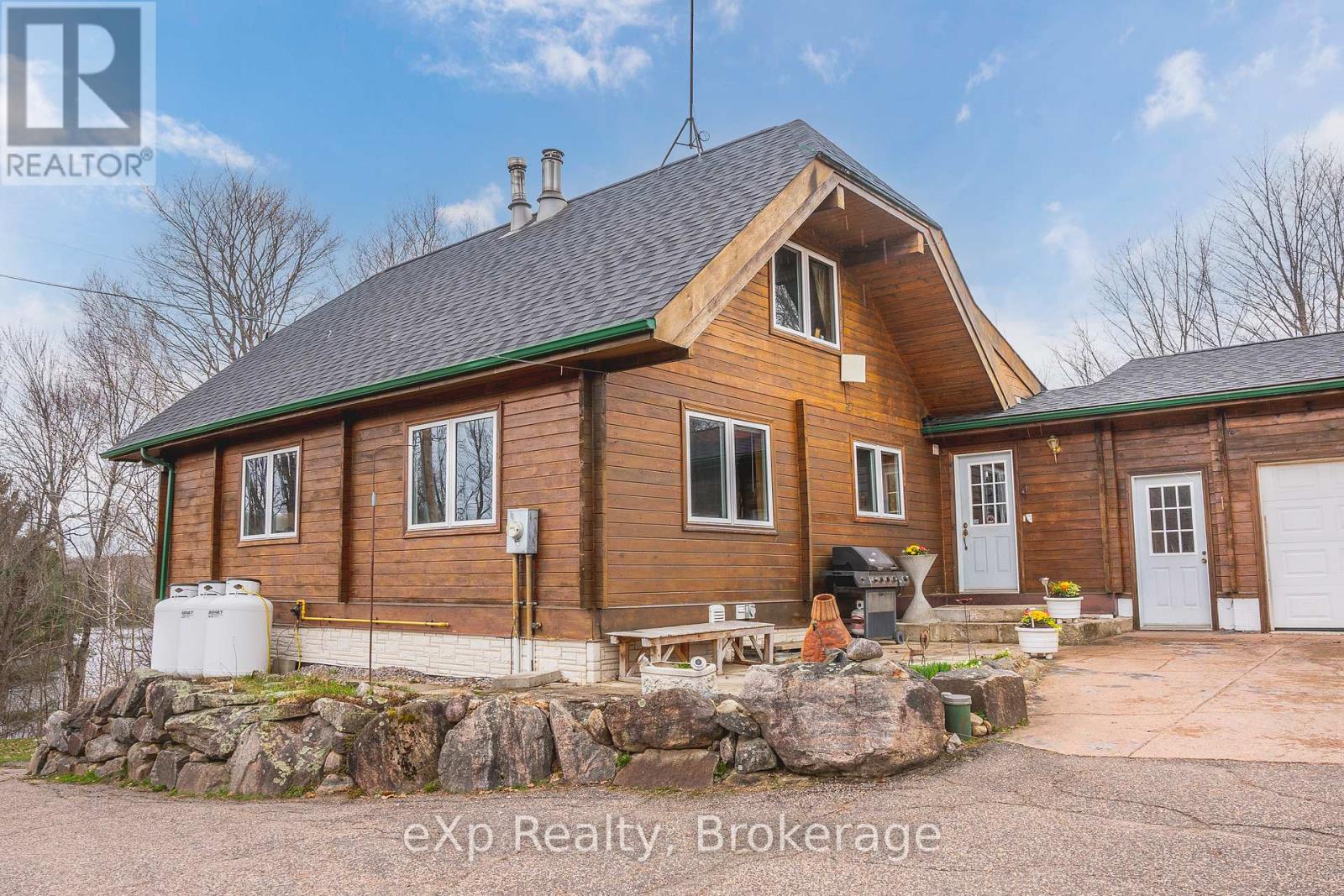 5331 Hwy 124 Highway, Magnetawan, Ontario P0A 1P0 - Photo 2 - X12046301