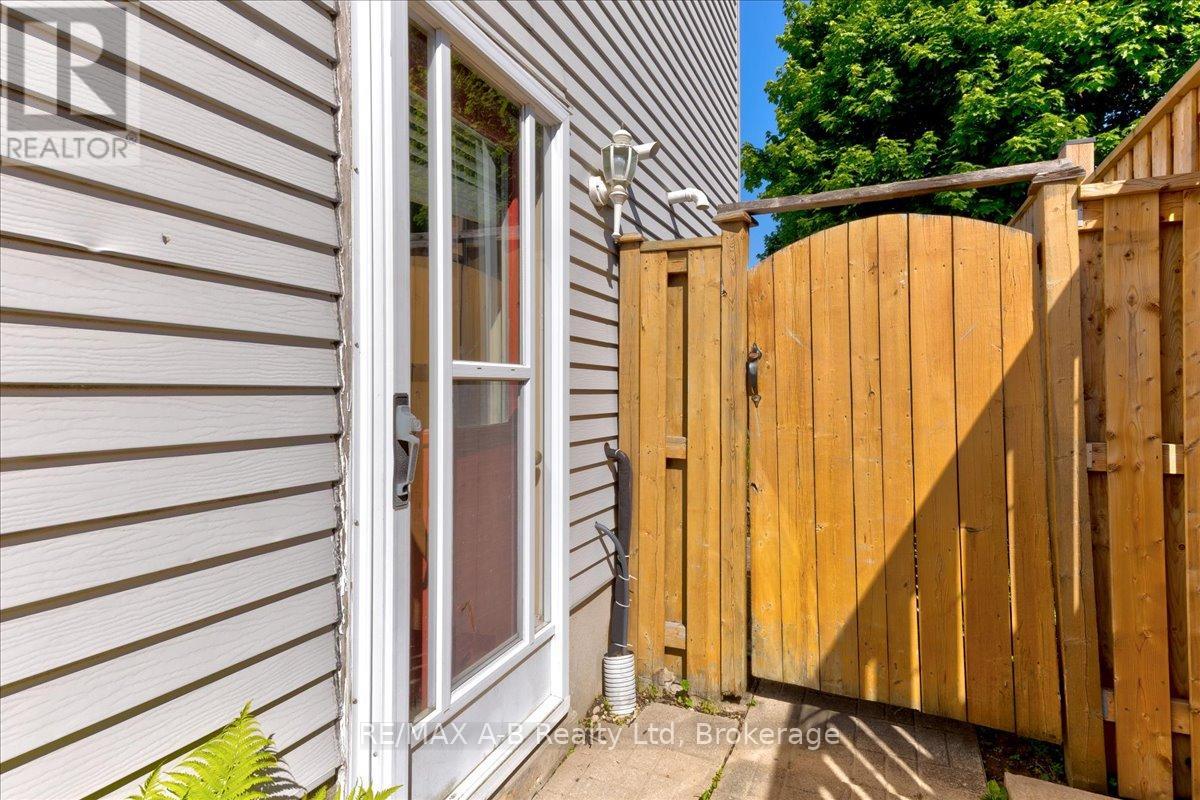 398 Dayna Crescent, Waterloo, Ontario  N2K 3K9 - Photo 10 - X12046369