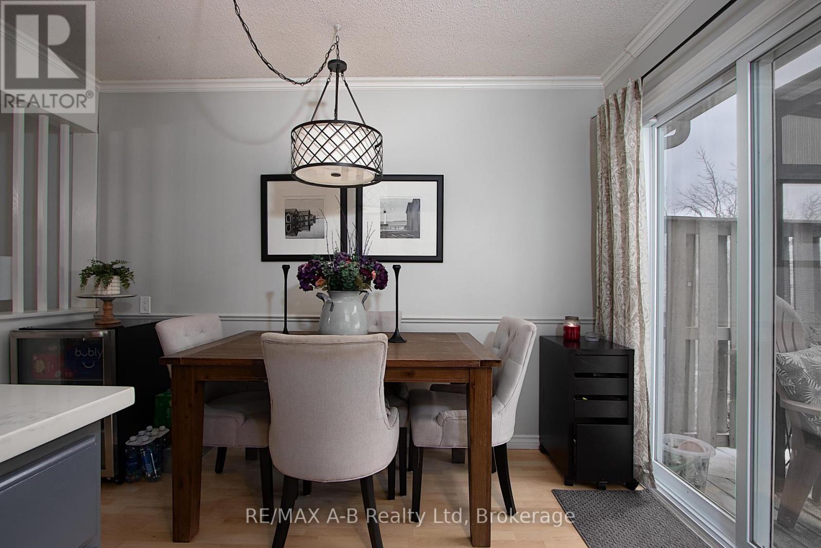 398 Dayna Crescent, Waterloo, Ontario  N2K 3K9 - Photo 14 - X12046369