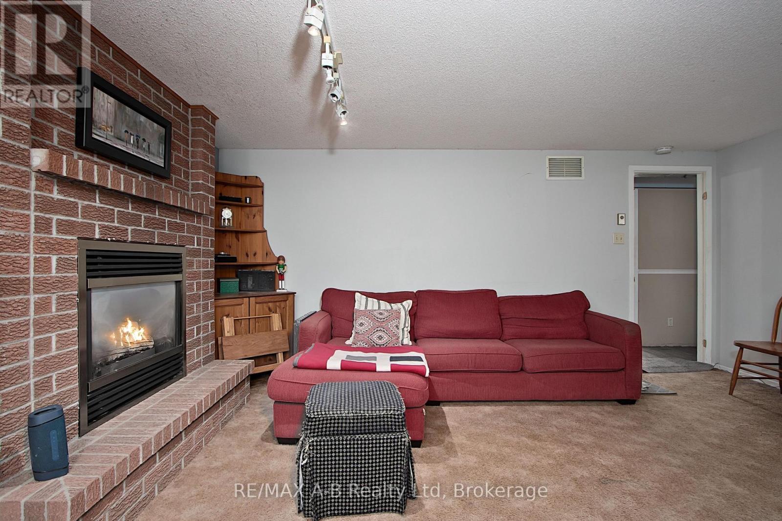 398 Dayna Crescent, Waterloo, Ontario  N2K 3K9 - Photo 27 - X12046369