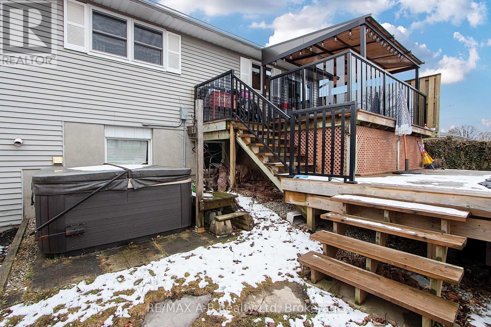 398 Dayna Crescent, Waterloo, Ontario  N2K 3K9 - Photo 31 - X12046369