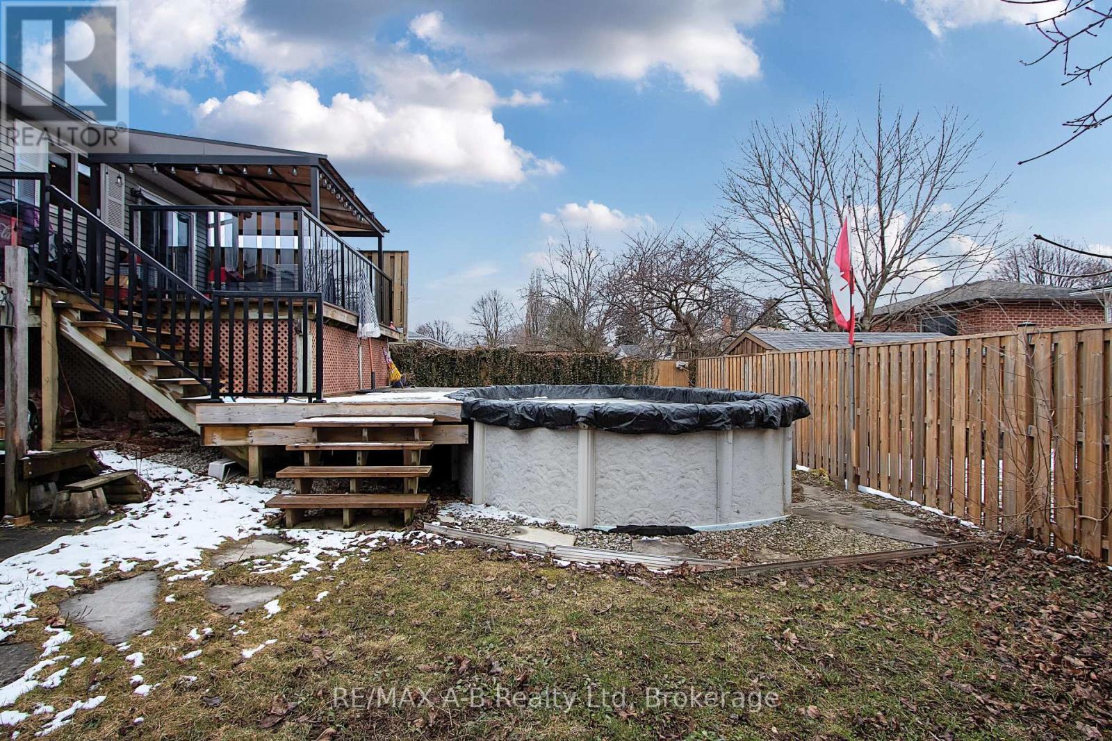 398 Dayna Crescent, Waterloo, Ontario  N2K 3K9 - Photo 35 - X12046369