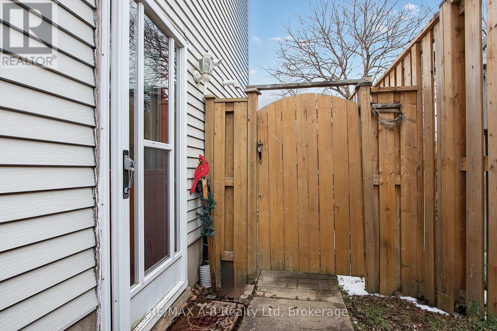 398 Dayna Crescent, Waterloo, Ontario  N2K 3K9 - Photo 37 - X12046369