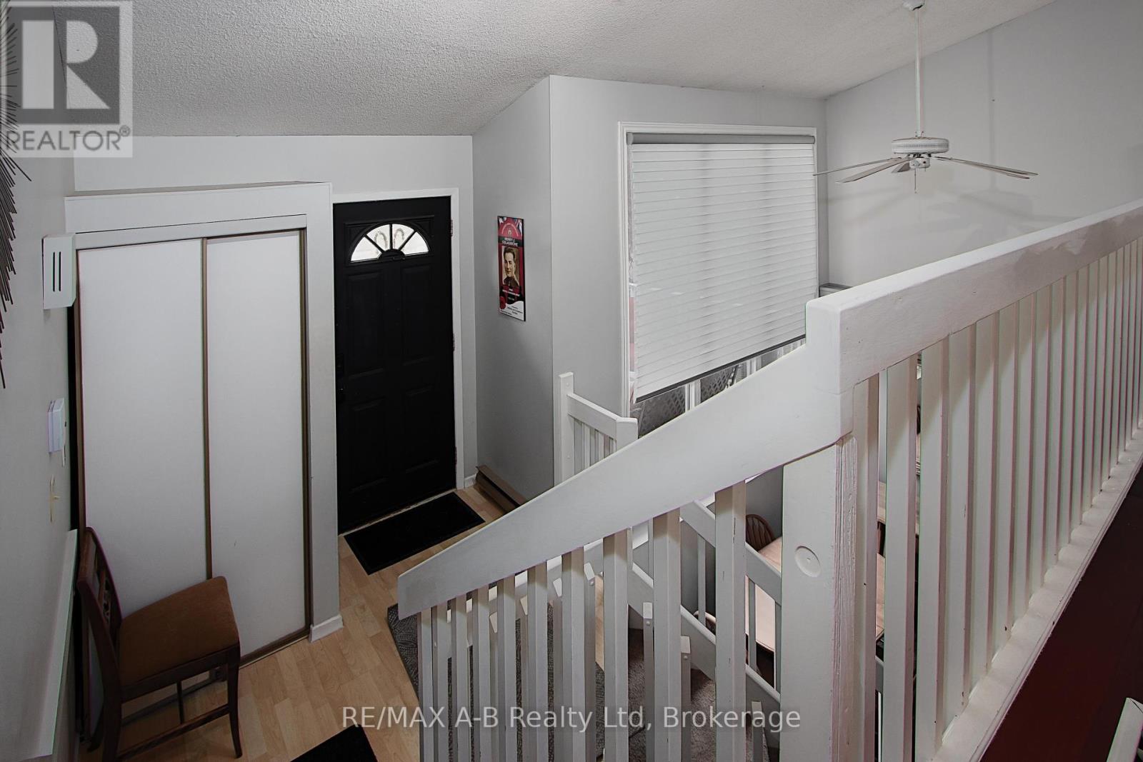 Property at 398 DAYNA CRESCENT image 5