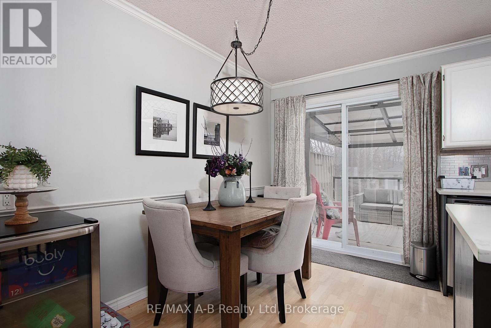 398 Dayna Crescent, Waterloo, Ontario  N2K 3K9 - Photo 6 - X12046369