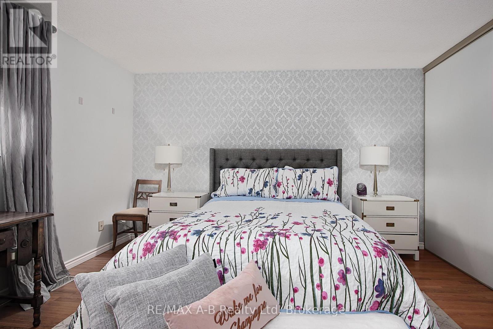 398 Dayna Crescent, Waterloo, Ontario  N2K 3K9 - Photo 8 - X12046369