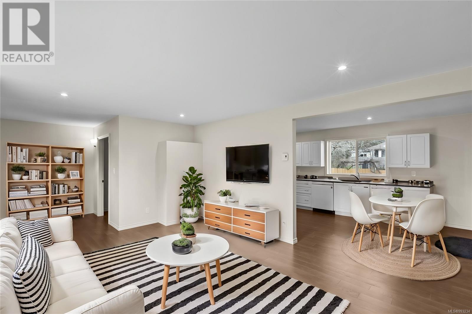 Property at 375 Church St image 4