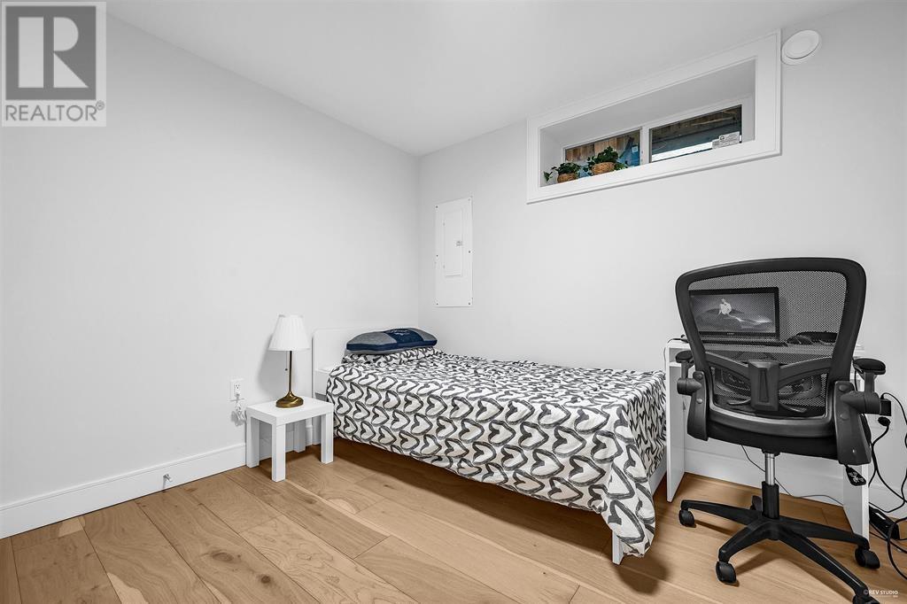 3433 Dundas Street, Vancouver, British Columbia  V5K 1R9 - Photo 4 - R2981348