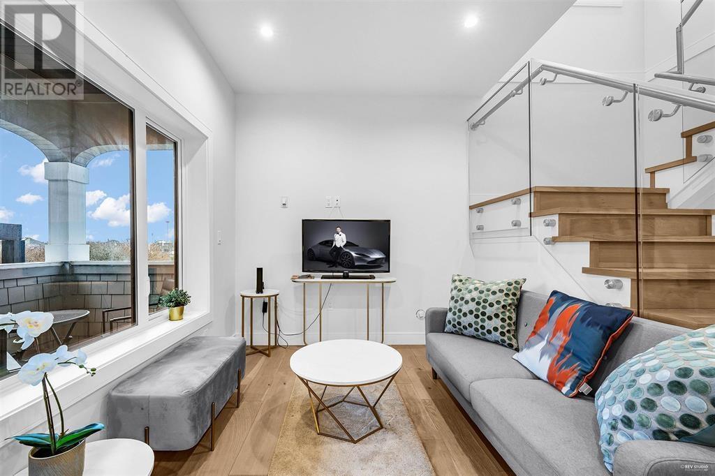 3433 Dundas Street, Vancouver, British Columbia  V5K 1R9 - Photo 6 - R2981348