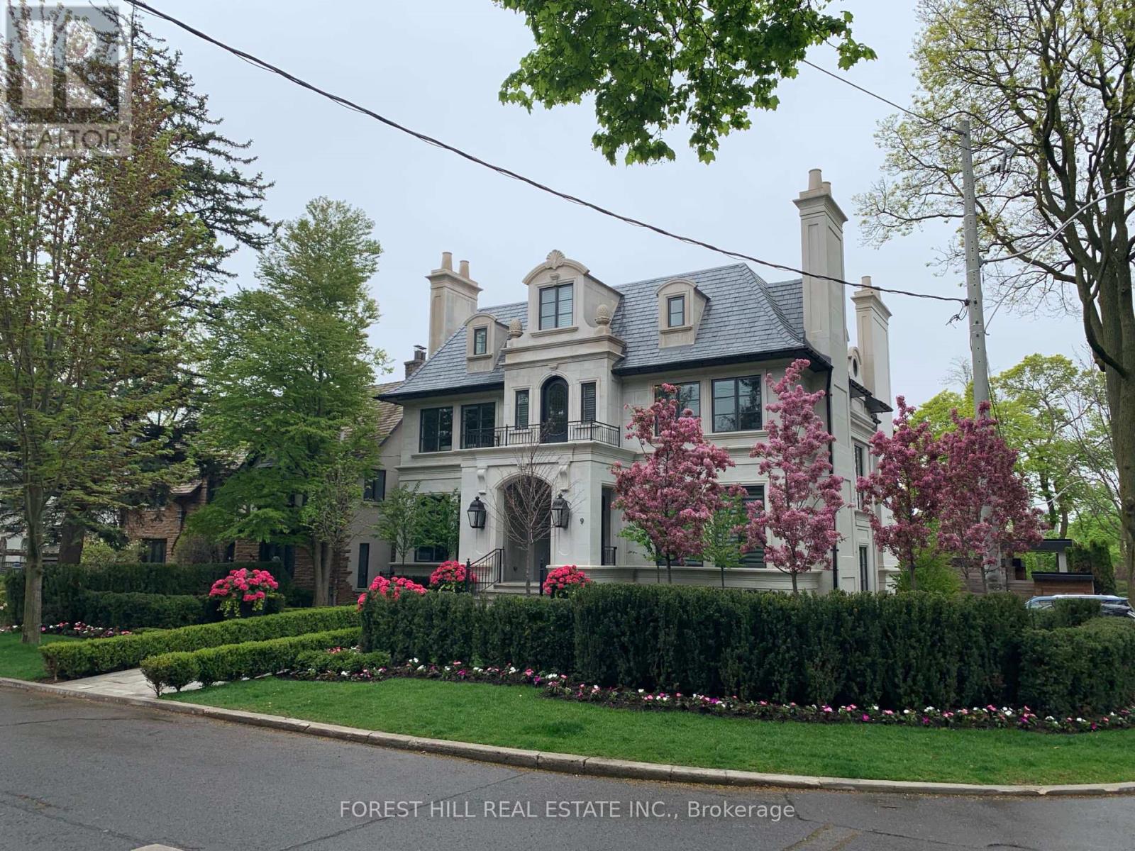 9 DEWBOURNE AVENUE, Toronto, Ontario