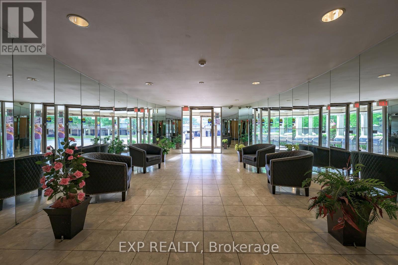 Property at 910 - 570 PROUDFOOT LANE image 2