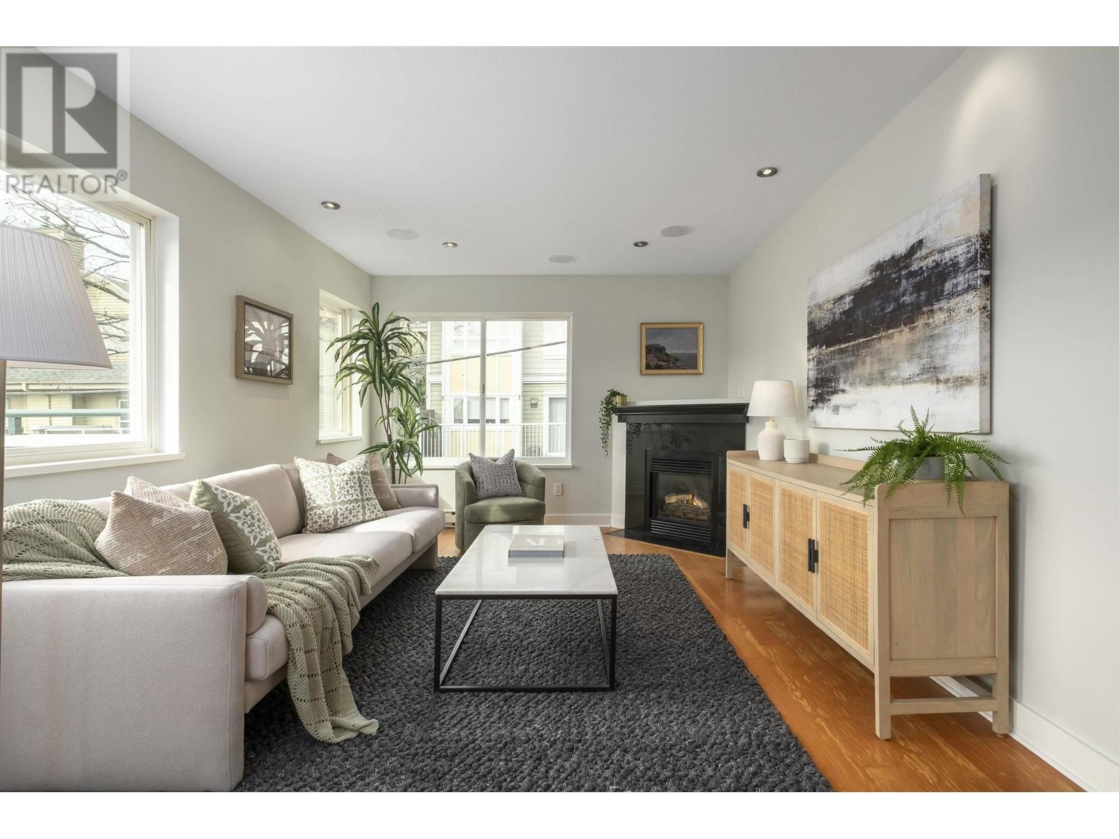 304 918 W 16TH STREET, north vancouver, British Columbia