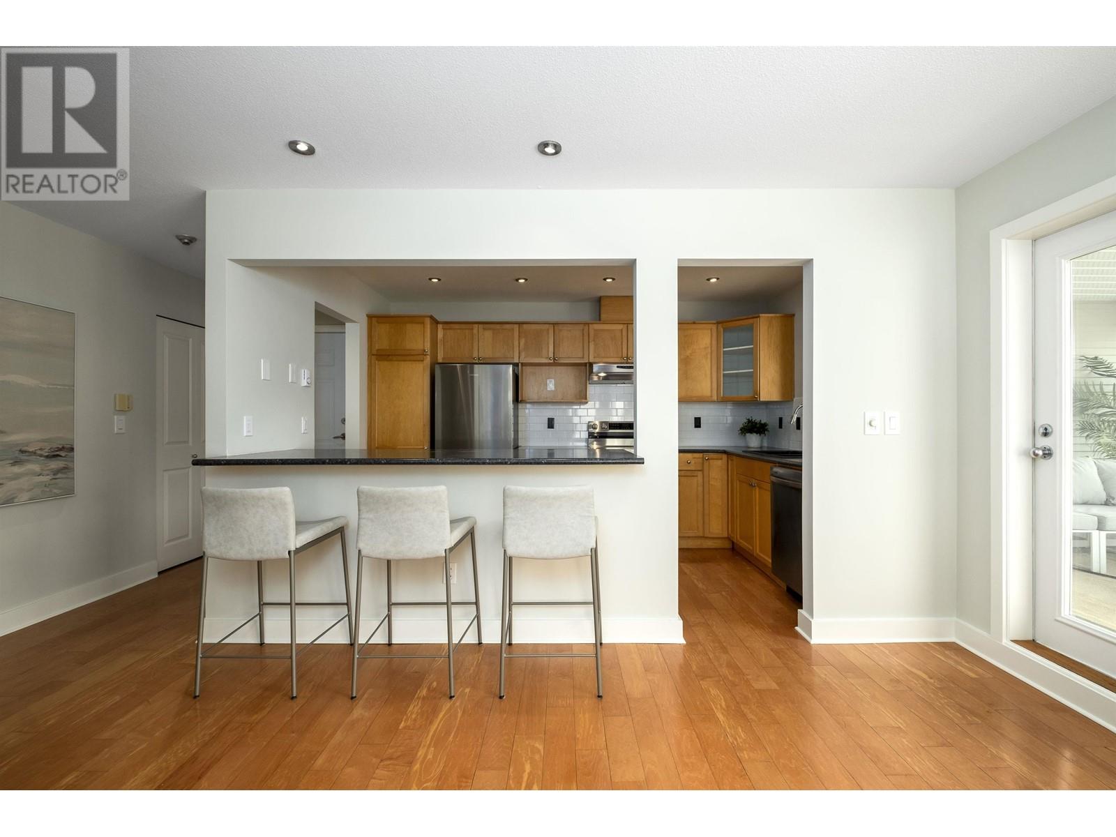304 918 W 16th Street, North Vancouver, British Columbia  V7P 1R3 - Photo 8 - R2982905