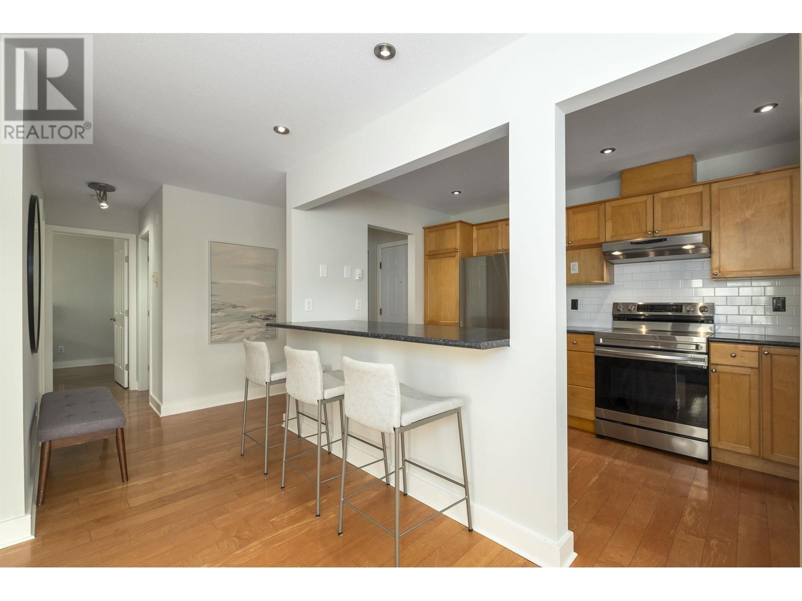 304 918 W 16th Street, North Vancouver, British Columbia  V7P 1R3 - Photo 9 - R2982905