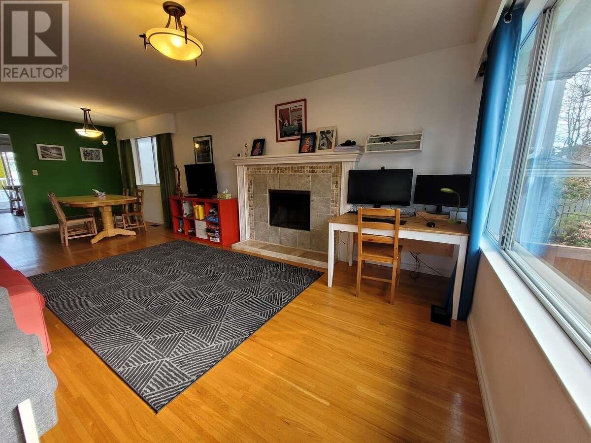 Property at 1756 GARDEN AVENUE image 3