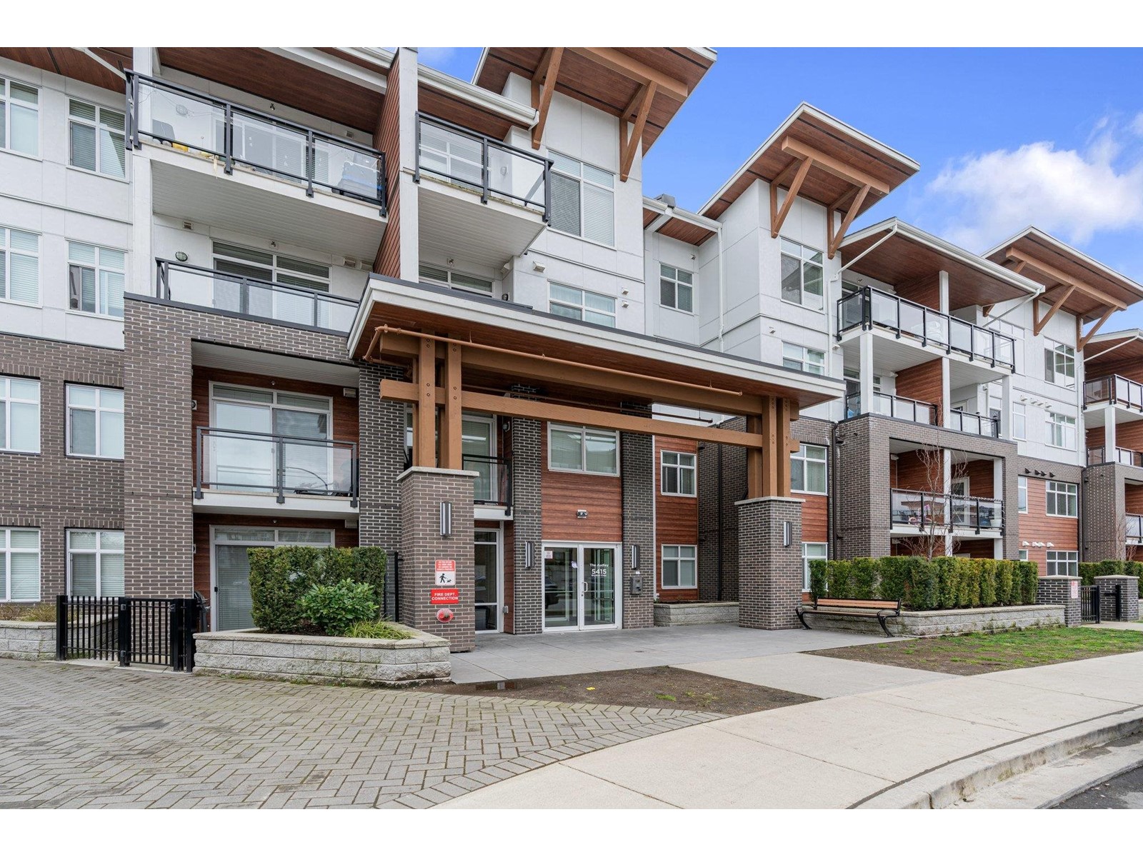 414 5415 Brydon Crescent, Langley, British Columbia  V3A 0N4 - Photo 1 - R2981676