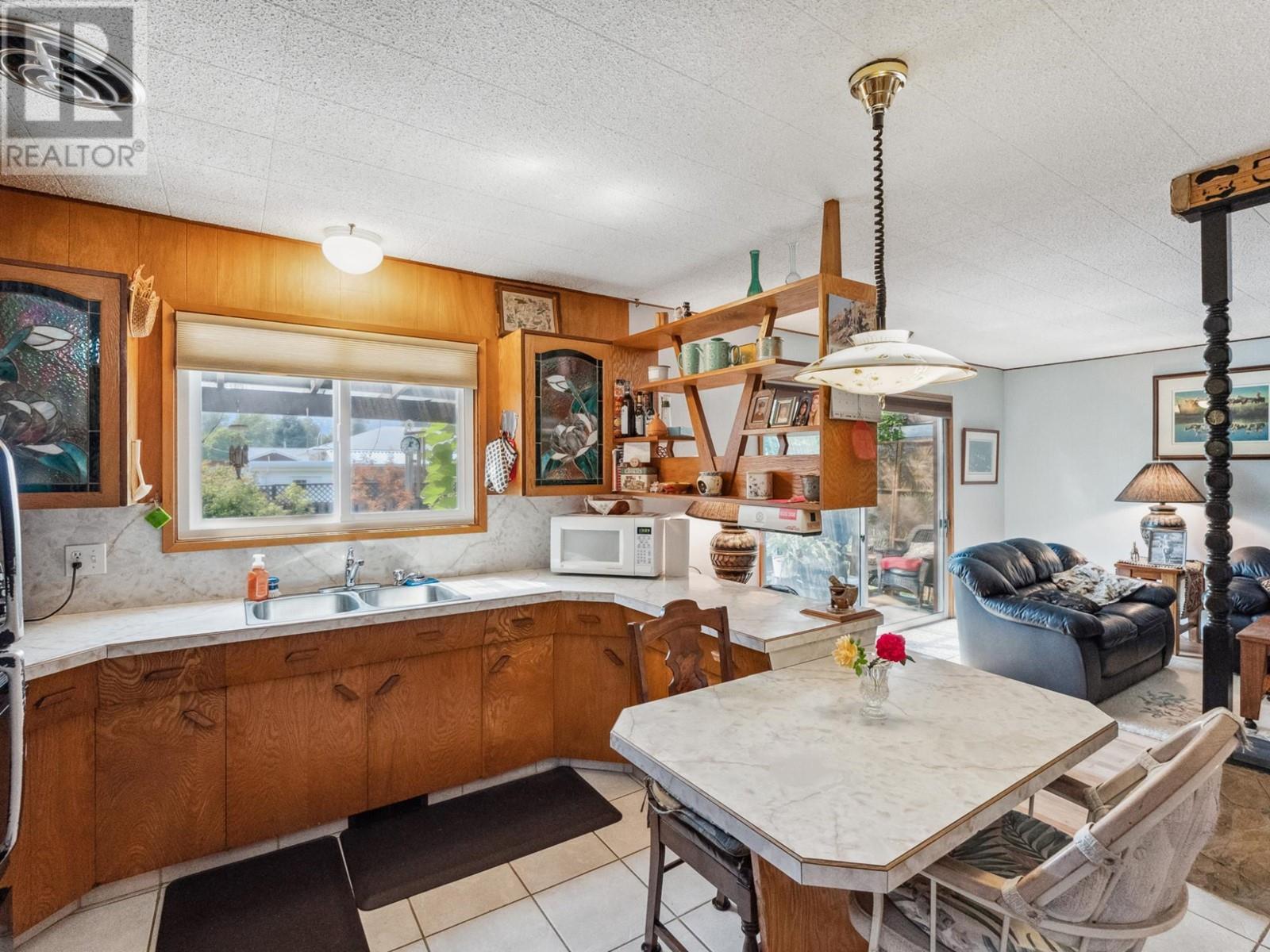 1150 Marianna Crescent, Trail, British Columbia  V1R 1E1 - Photo 5 - 10340584