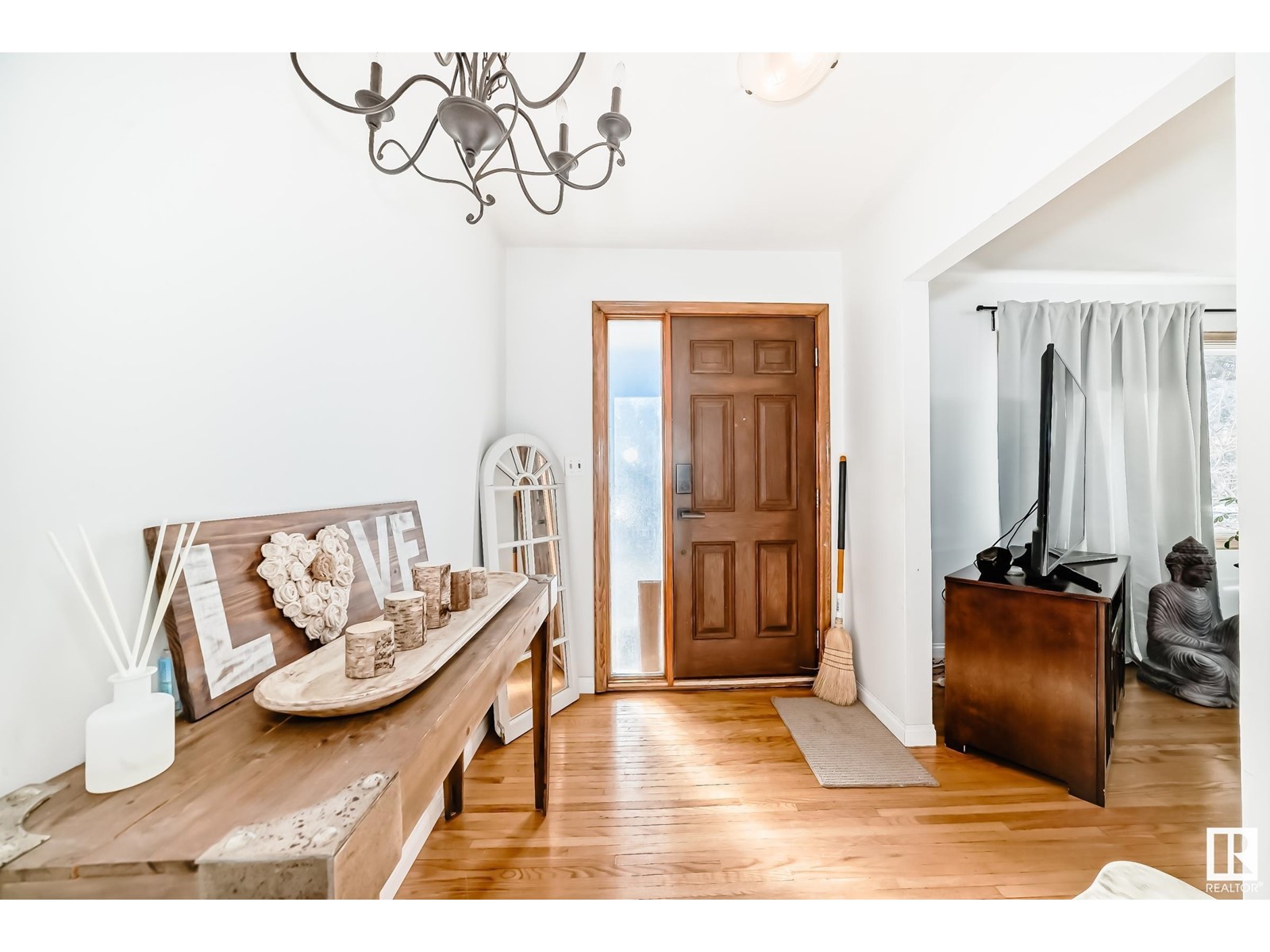 Property at 4026 113 AV NW image 3