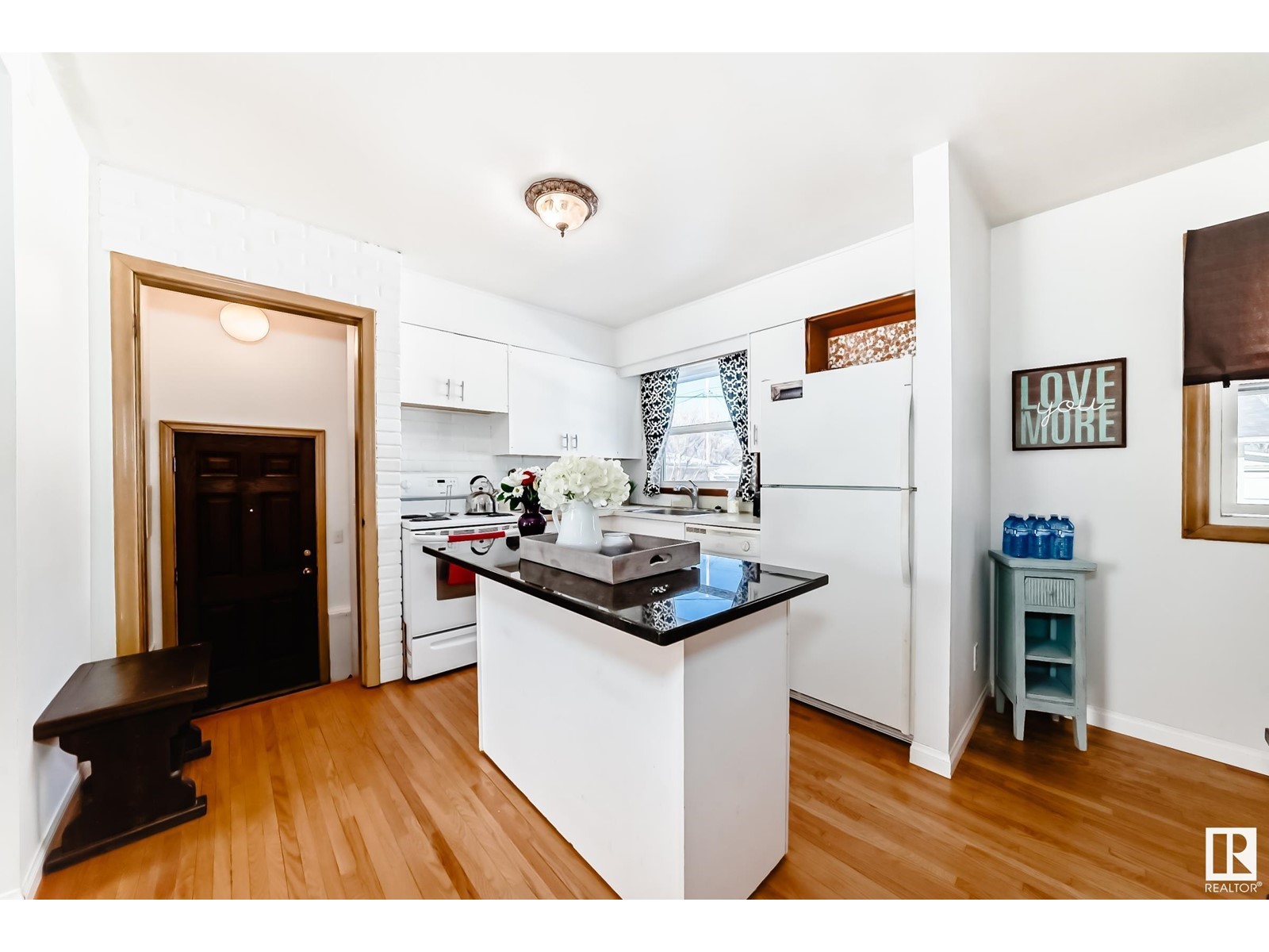 Property at 4026 113 AV NW image 5