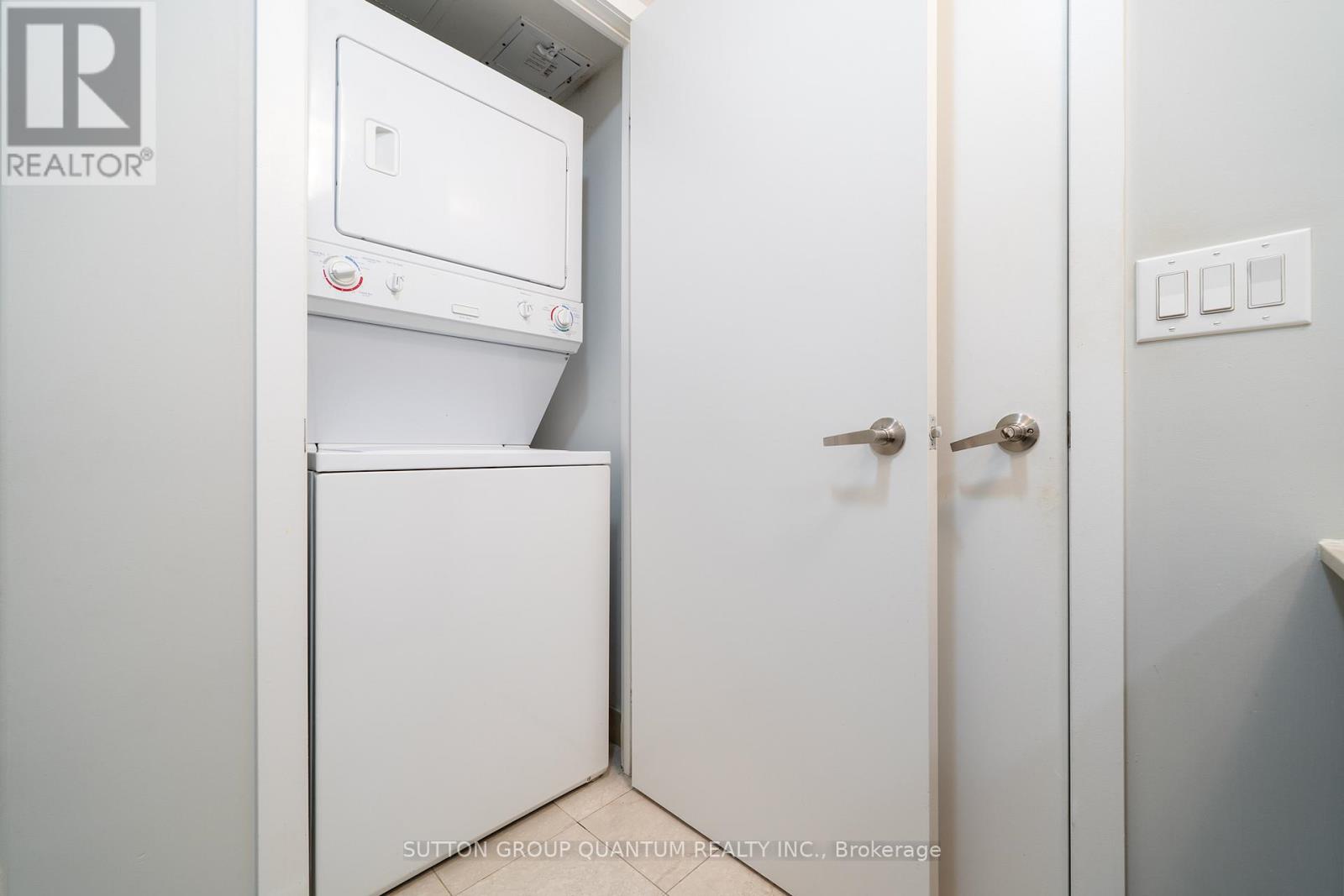 2407 - 55 Bremner Boulevard, Toronto, Ontario  M5J 0A6 - Photo 15 - C12046467