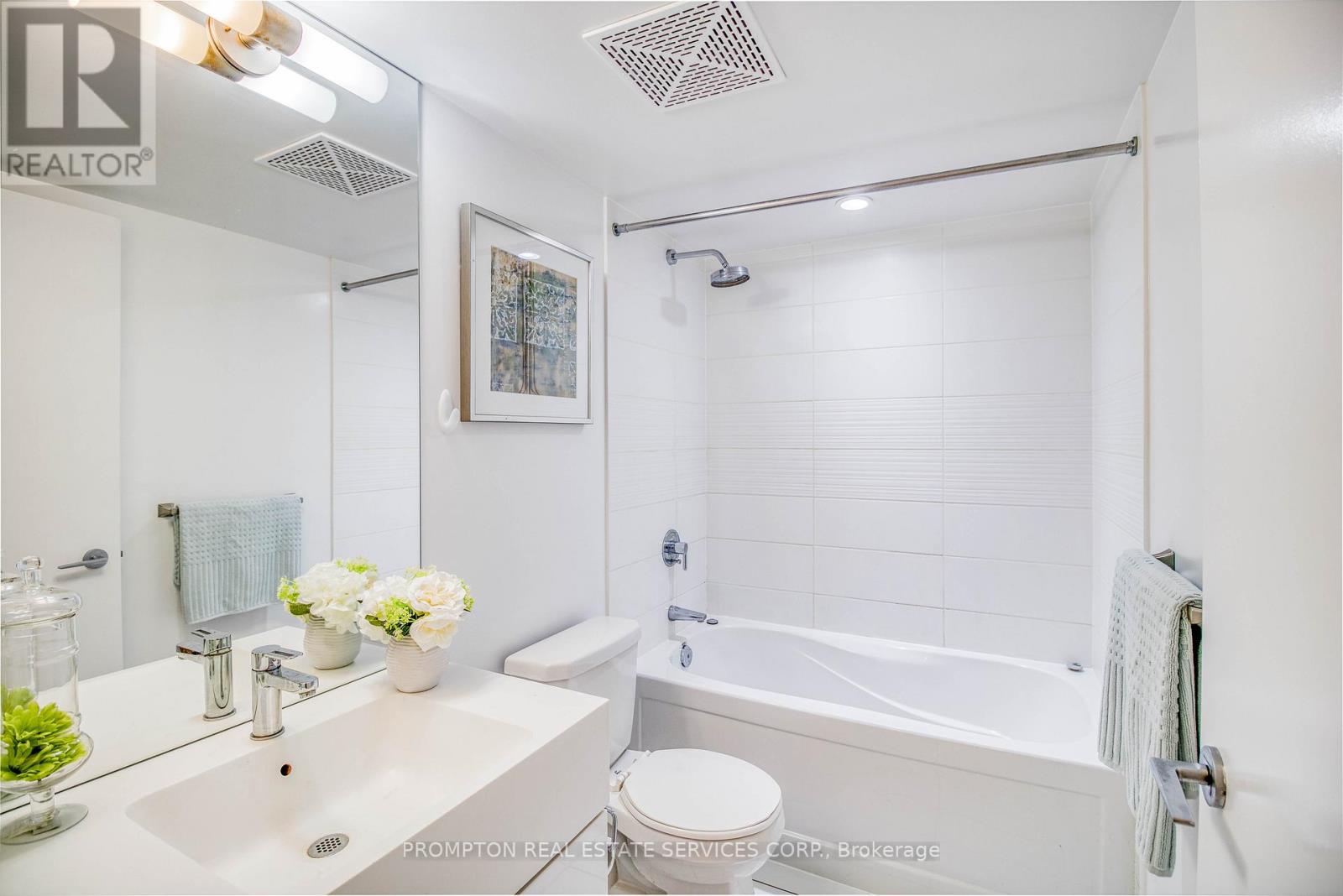 930 - 21 Iceboat Terrace, Toronto, Ontario  M5V 4A9 - Photo 7 - C12046497