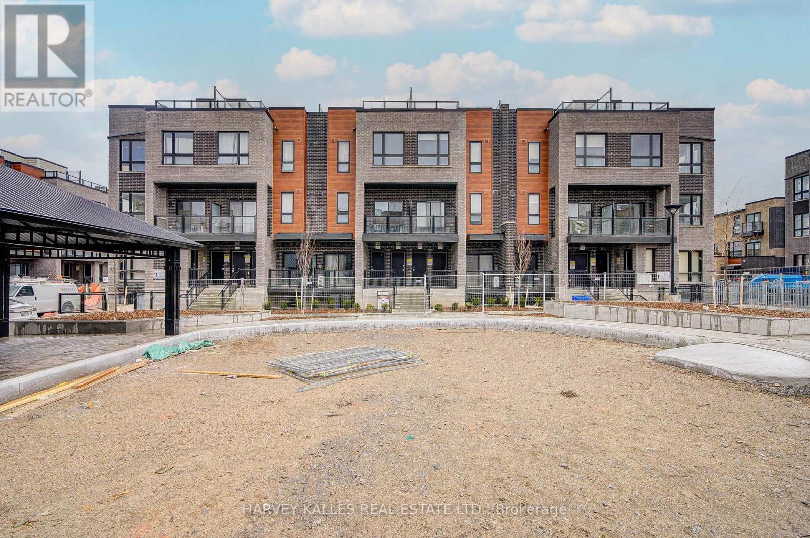 120 - 24-11 Lytham Green Circle, Newmarket (Glenway Estates), Ontario  L3Y 0H5 - Photo 5 - N12046439