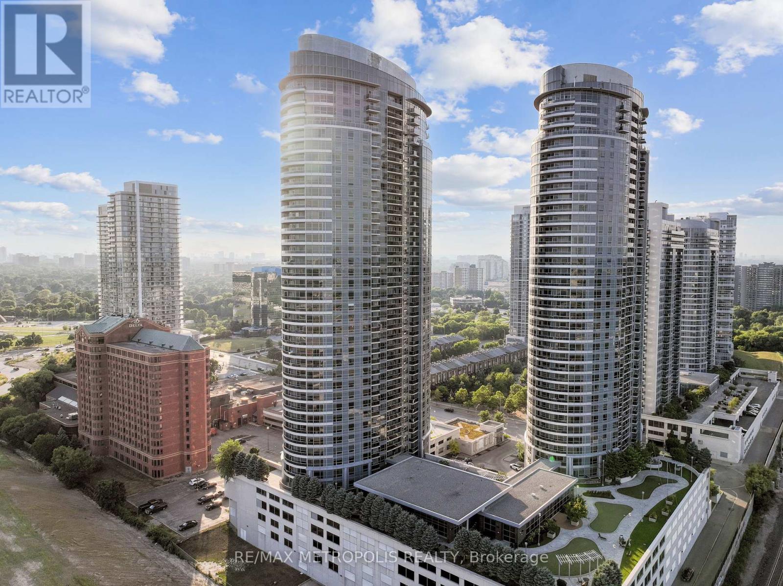 816 - 135 VILLAGE GREEN SQUARE, Toronto, Ontario