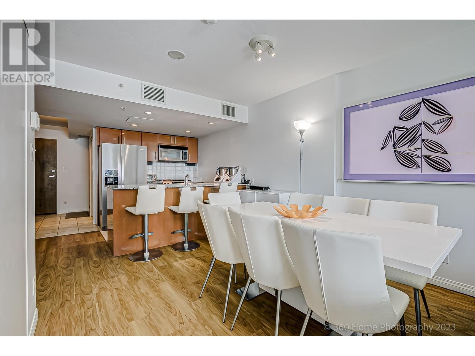 304 188 E Esplanade, North Vancouver, British Columbia  V7L 4Y1 - Photo 5 - R2982778