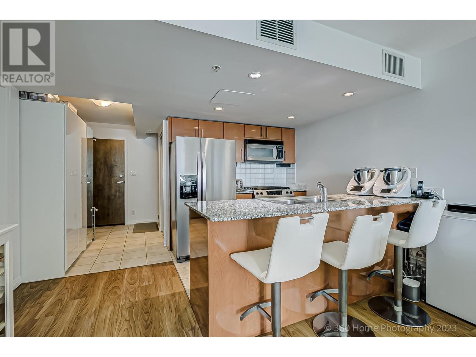 304 188 E Esplanade, North Vancouver, British Columbia  V7L 4Y1 - Photo 6 - R2982778