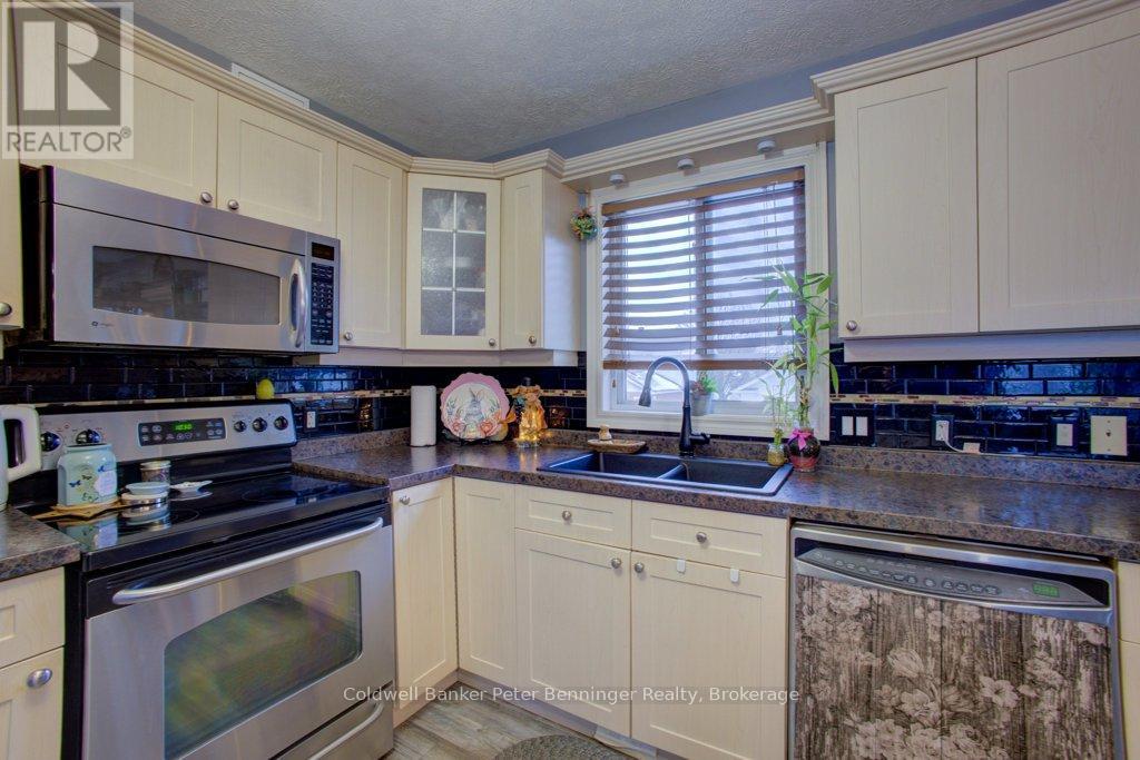 502 Buckby Lane, Saugeen Shores, Ontario N0H 2C1 - Photo 10 - X12046545