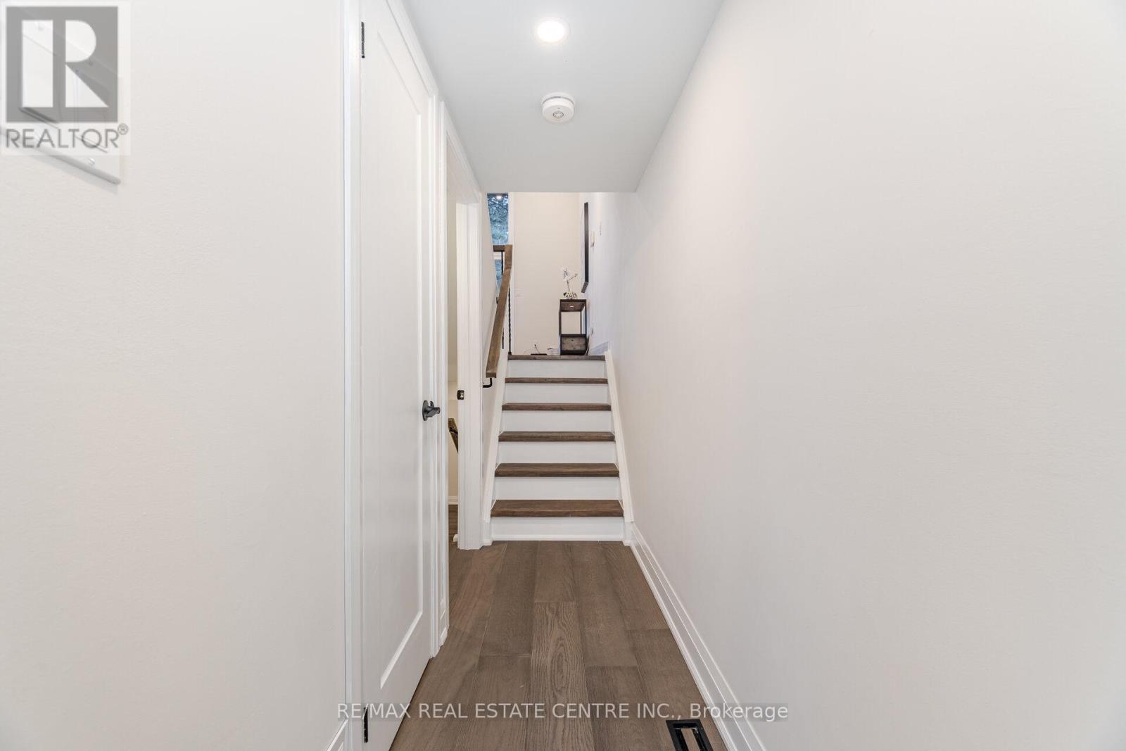 Property at 103 HUNTINGDALE BOULEVARD image 5