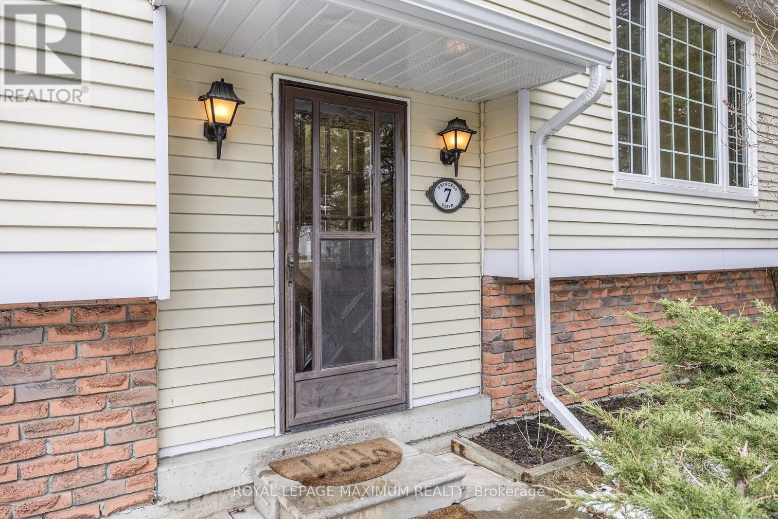 7 Princess Drive, Adjala-Tosorontio, Ontario  L0M 1M0 - Photo 3 - N12046531