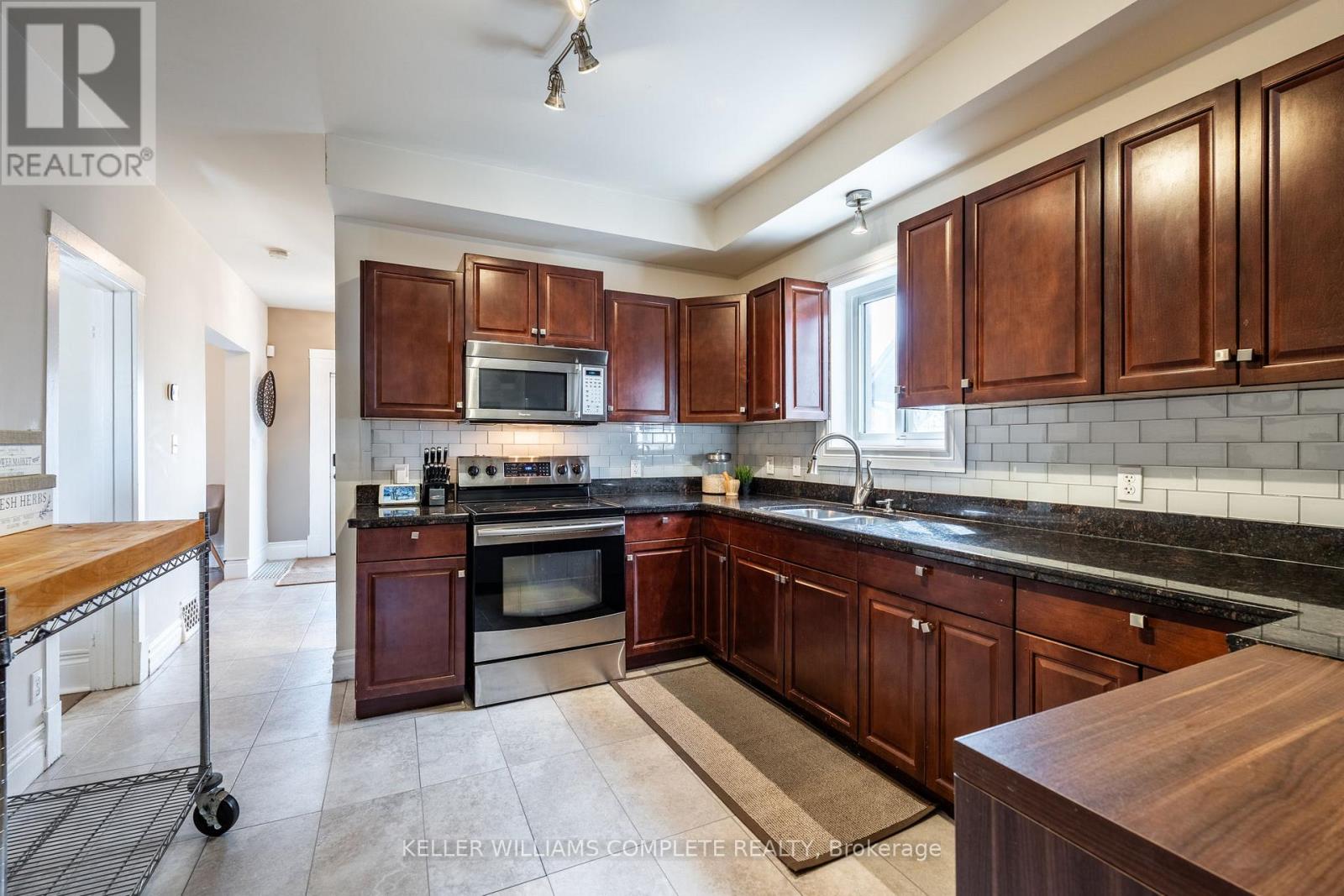 48 West 3rd Street, Hamilton (Bonnington), Ontario  L9C 3J9 - Photo 10 - X12046574