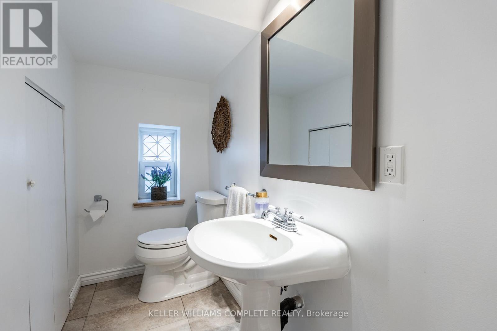 48 West 3rd Street, Hamilton (Bonnington), Ontario  L9C 3J9 - Photo 14 - X12046574