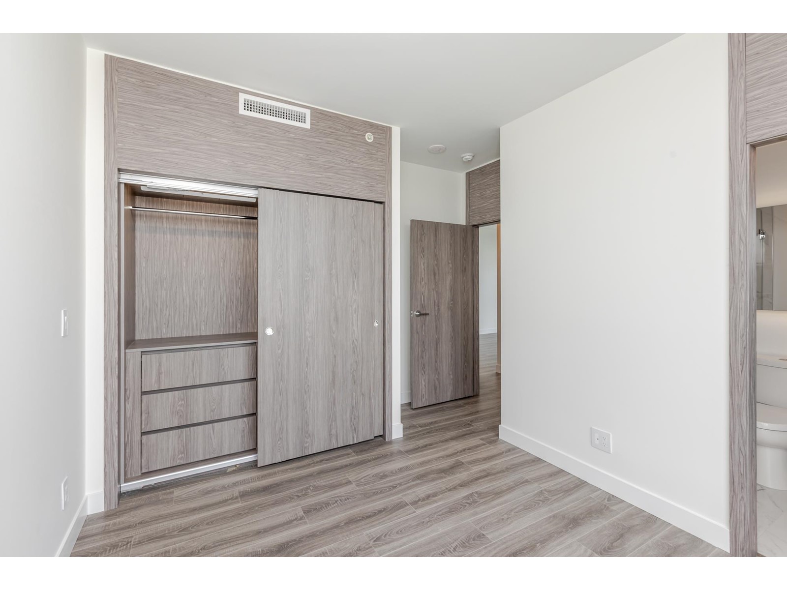 2702 10750 135a Street, Surrey, British Columbia  V3T 0V4 - Photo 13 - R2982763