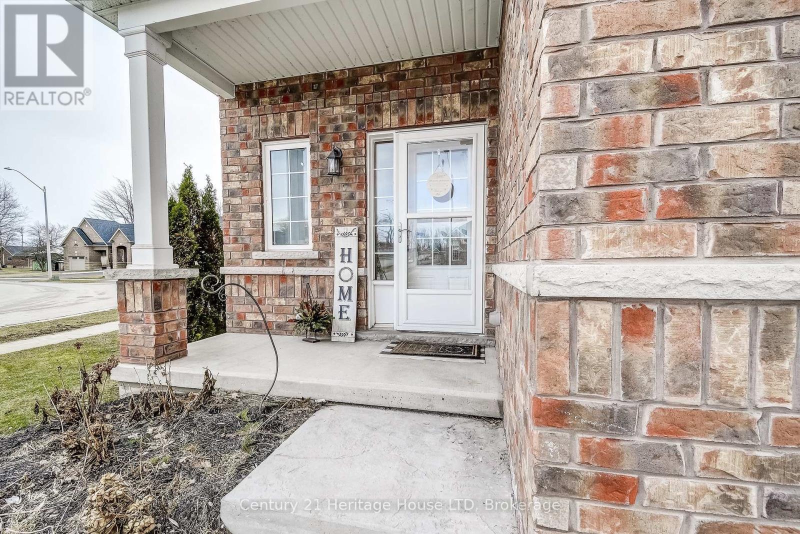 Property at 1021 MEADOWOOD STREET image 2